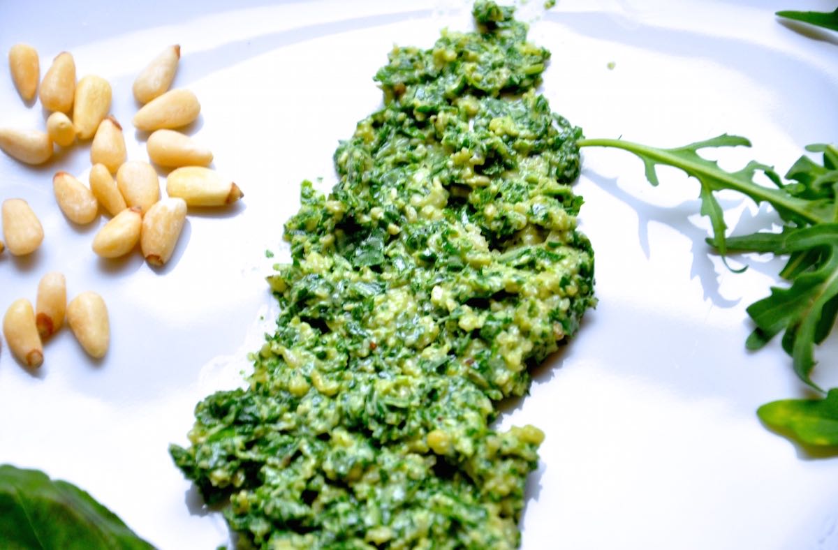 Gesundes Pesto mit Basilikum &amp; Rucola - superfix &amp; vegan